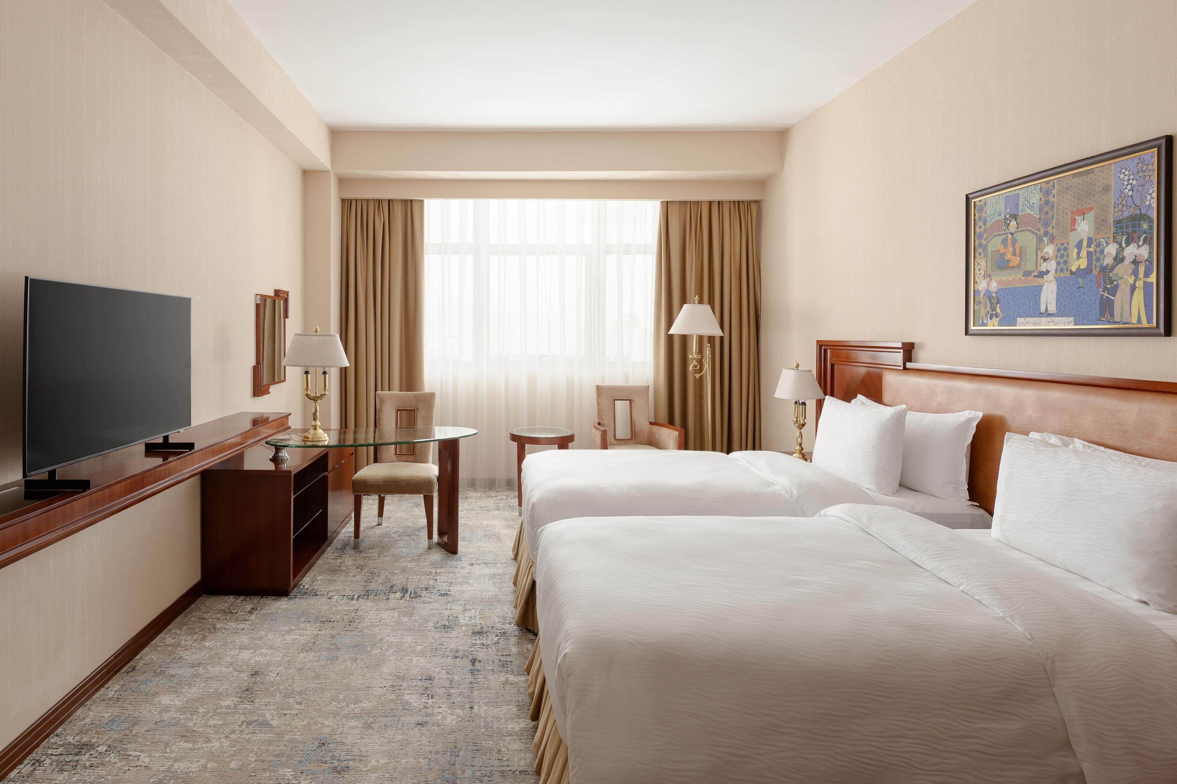 Ropa de cama de alta calidad, minibar, caja fuerte y escritorio