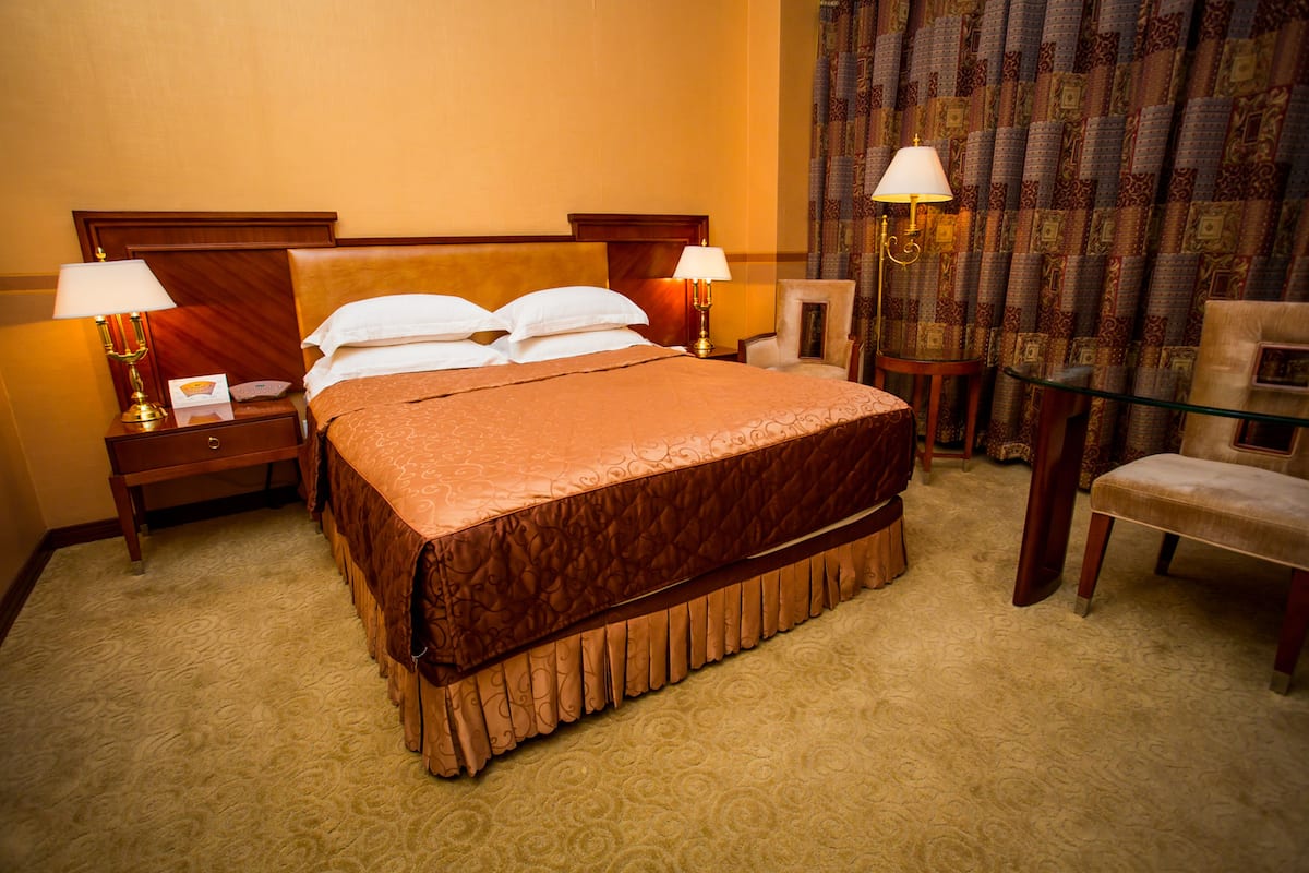 Premium bedding, minibar, in-room safe, desk