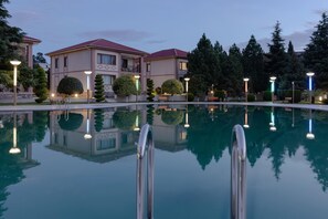 King Villa | Roupas de cama premium, frigobar, cofres nos quartos, escrivaninha