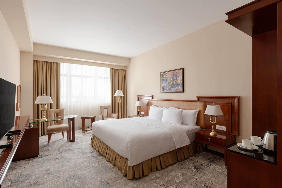 Deluxe King Room | Luxe beddengoed, een minibar, een kluis op de kamer, een bureau