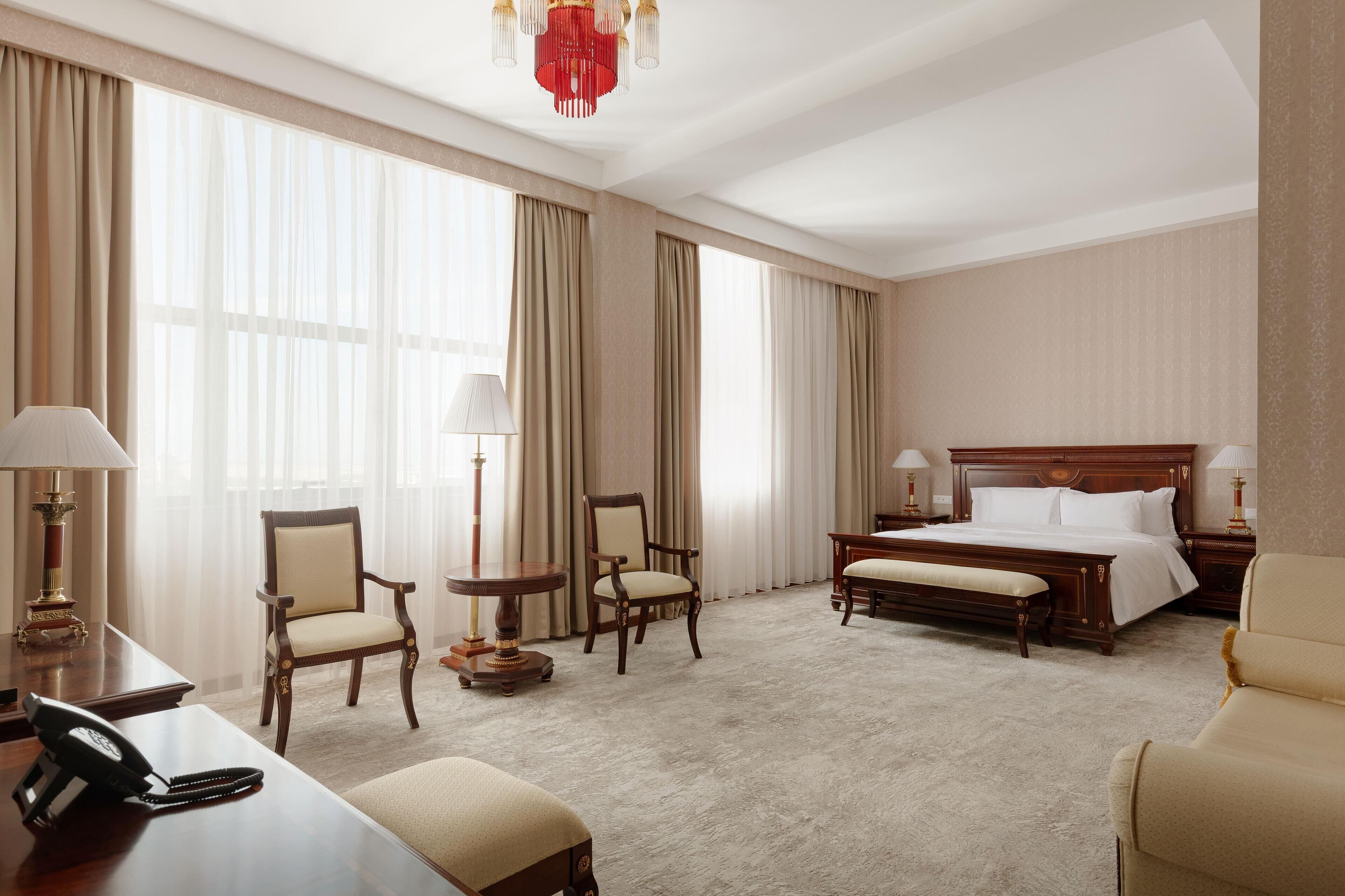 Two-Bedroom Presidential Suite | Ropa de cama de alta calidad, minibar, caja fuerte y escritorio