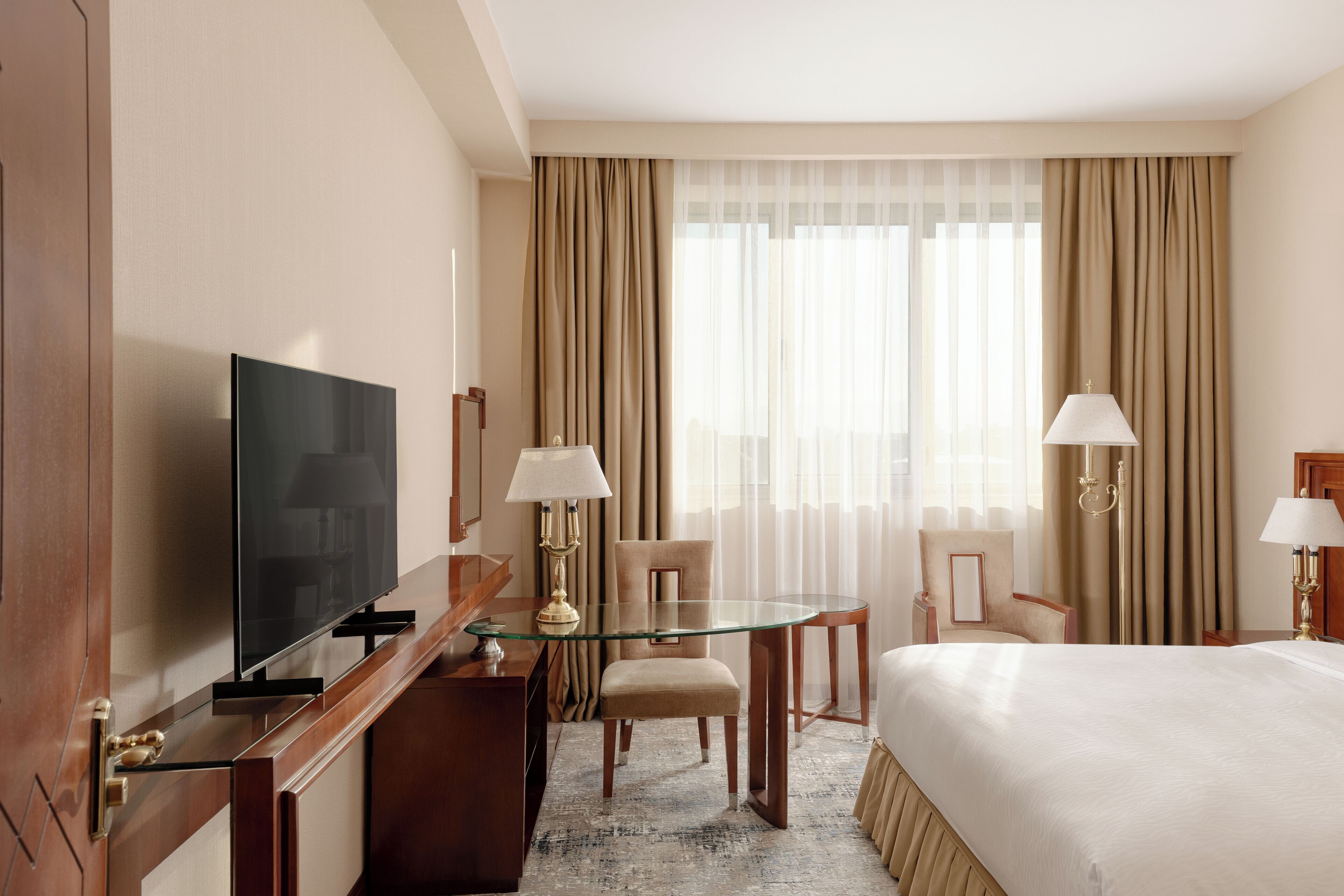 Junior Queen Suite Queen | Literie de qualité supérieure, minibar, coffres-forts dans les chambres