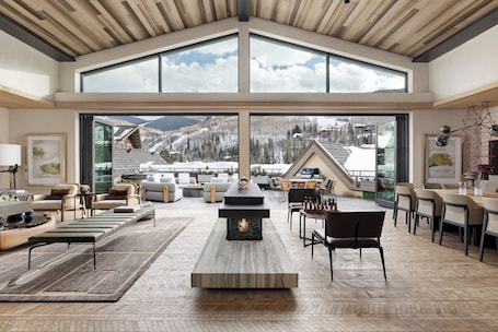 Ropa de cama hipoalergénica, cubrecamas y minibar . Four Seasons Resort Vail