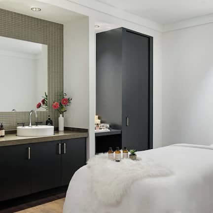 Couples treatment rooms, body treatments, aromatherapy, body wraps