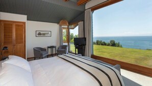 Superior Studio, 1 King Bed, Lake View | In-room safe, desk, laptop workspace, blackout curtains - Casa Molino (Llanquihue)
