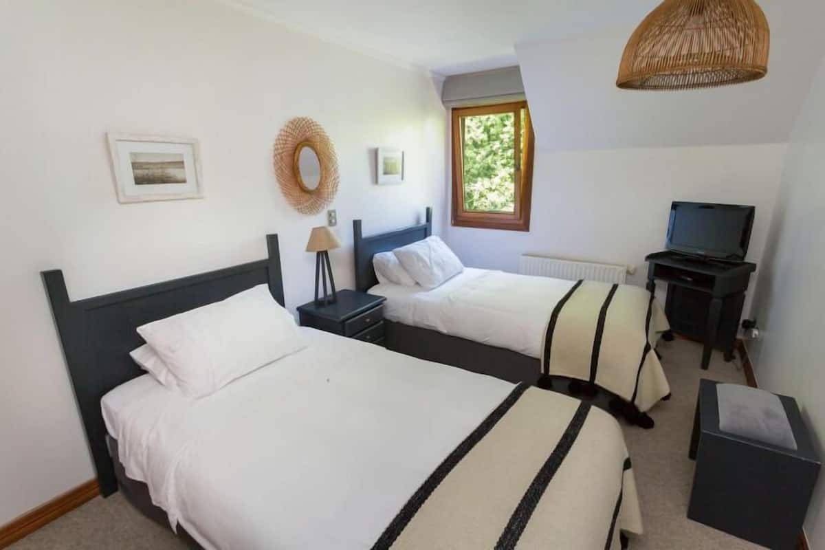 1 bedroom, in-room safe, desk, laptop workspace