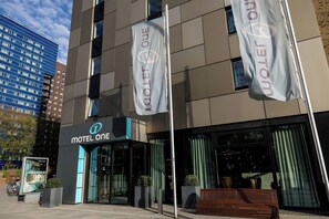 Front of property - Motel One Hamburg-Alster (Hamburg)
