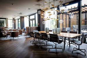 Lobby sitting area - Motel One Hamburg-Alster (Hamburg)