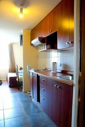 xxxxxxxxxxxxxxxxxxxxxxxxx Apartment | Private kitchenette | Fridge, microwave, coffee/tea maker, cookware/dishes/utensils