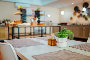 Lunch and dinner served - ibis Styles Manaus (Manaus)