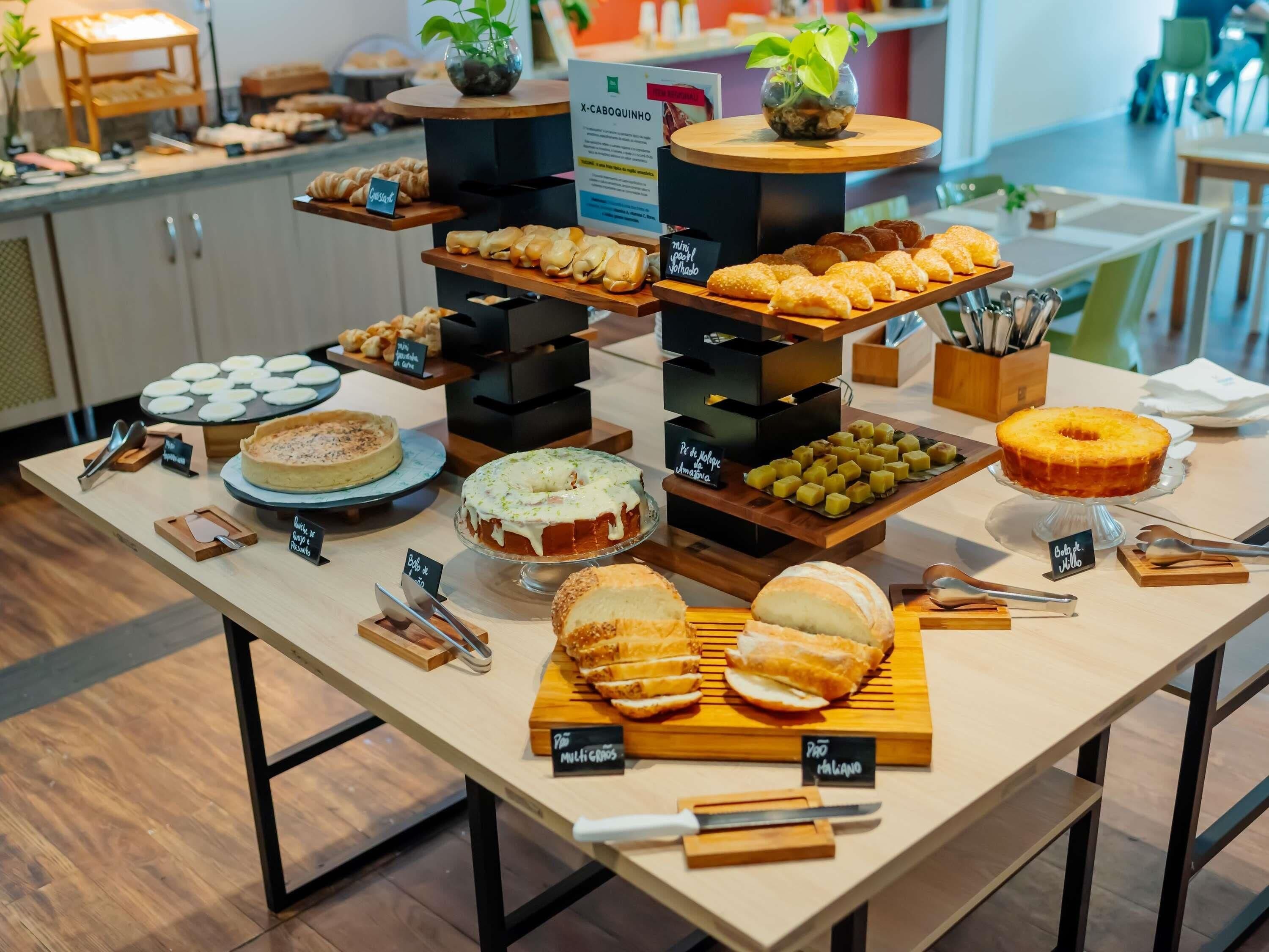 Bữa sáng buffet hàng ngày (53.00 BRL/mỗi người) 