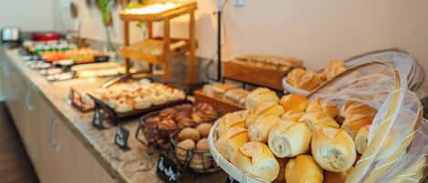 Desayuno buffet todos los días (con cargo)