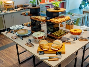 Daily buffet breakfast (BRL 53.00 per person)
