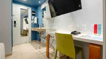 Appartement Standard, 1 lit double | Bureau, espace de travail pour ordinateur portable, rideaux occultants