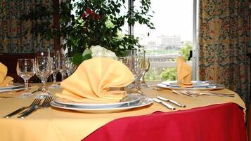 Aperto a colazione, pranzo e cena, cucina italiana