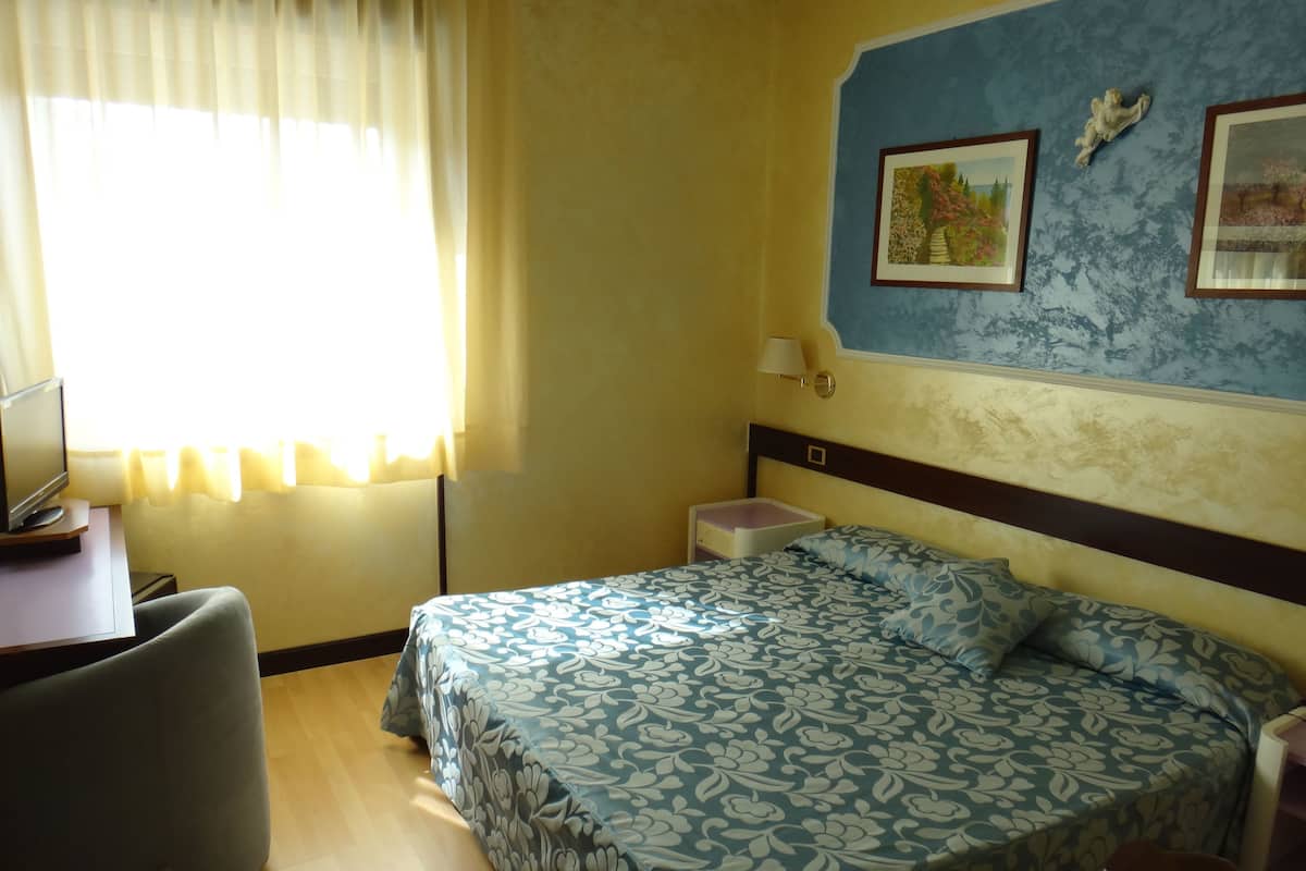 Kamar Double atau Twin | Tempat tidur Select Comfort, meja kerja, kedap suara, dan Wi-Fi gratis