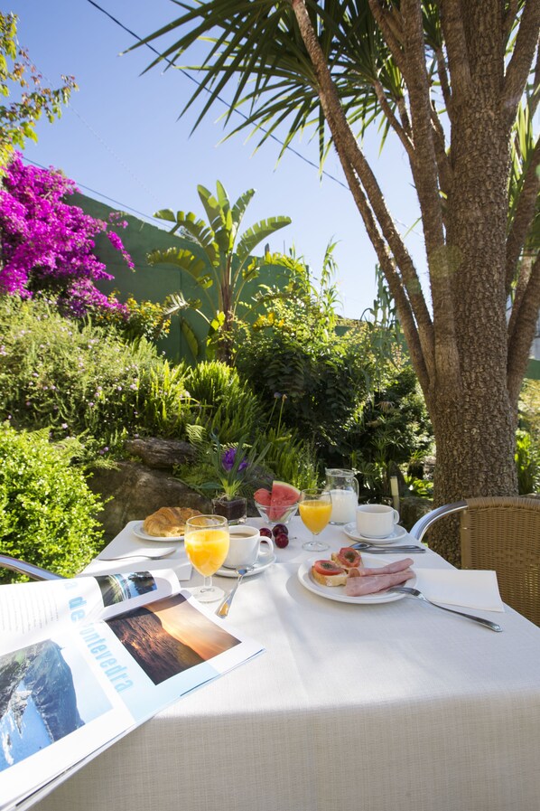 Desayuno bufé gratuito y diario