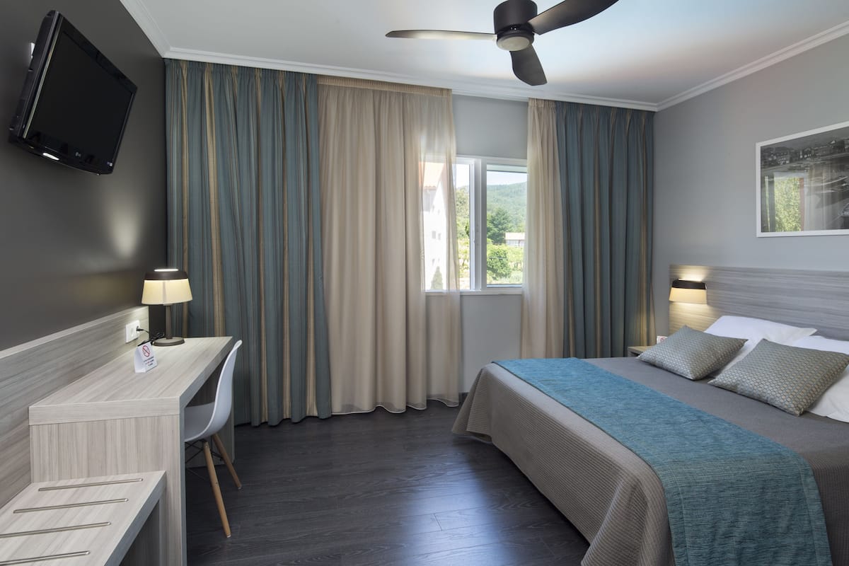 Superior Double Room | Desk, blackout curtains, free WiFi, bed sheets