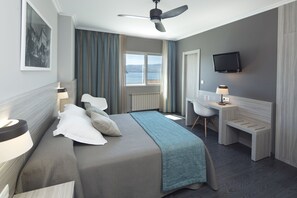 Habitación doble superior | Escritorio, cortinas opacas, wifi gratis y ropa de cama