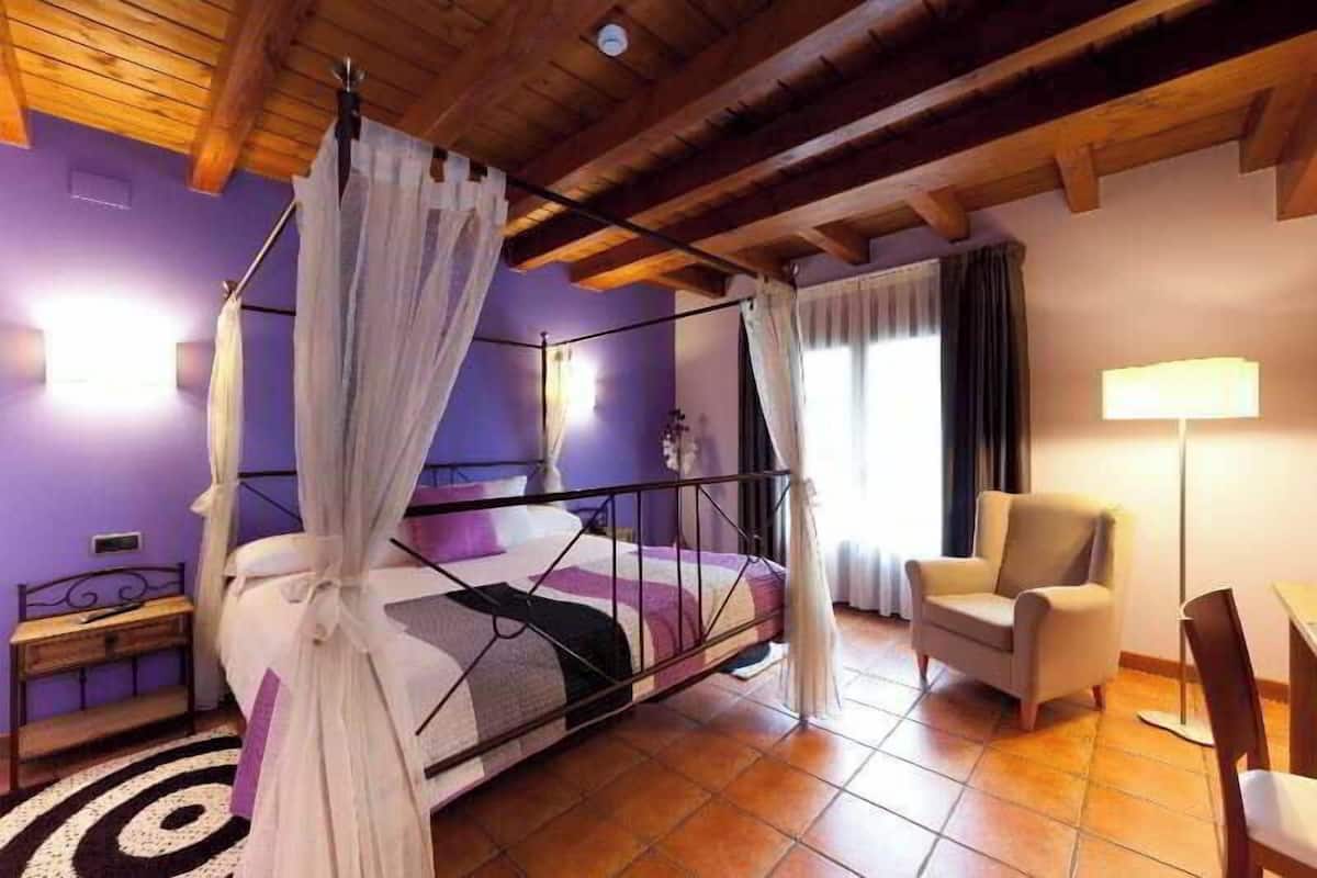 In-room safe, soundproofing, cribs (surcharge)