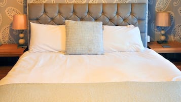 Executive Double Room | Desk, iron/ironing board, free WiFi