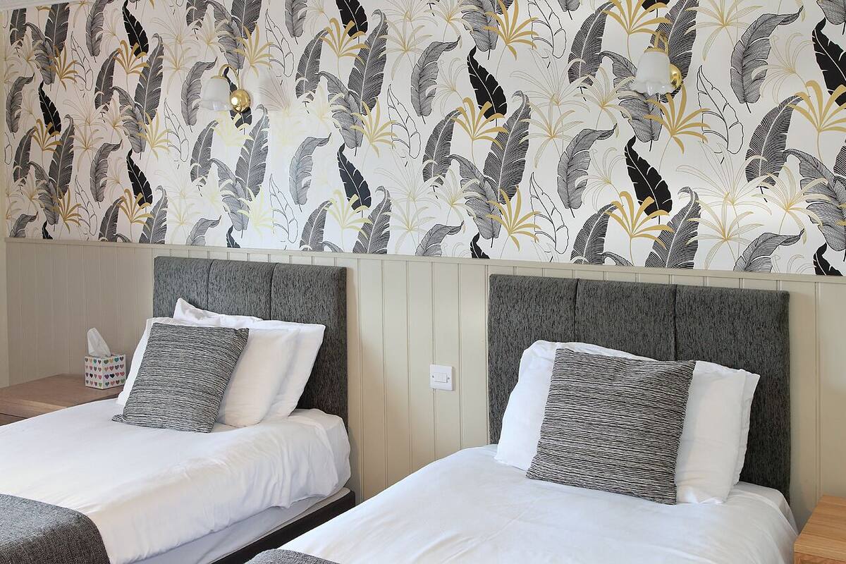 twin room | 1 bedroom, desk, iron/ironing board, free wifi