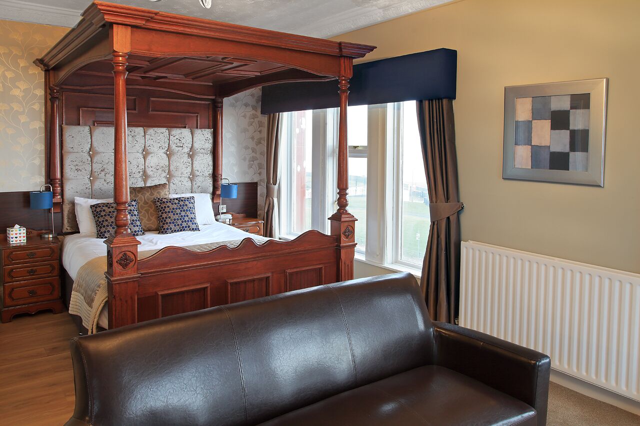 traditional suite, 1 double bed | 1 bedroom, desk, iron/ironing board, free wifi
