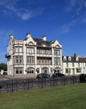 Exterior - The Marine Hotel (Hartlepool)