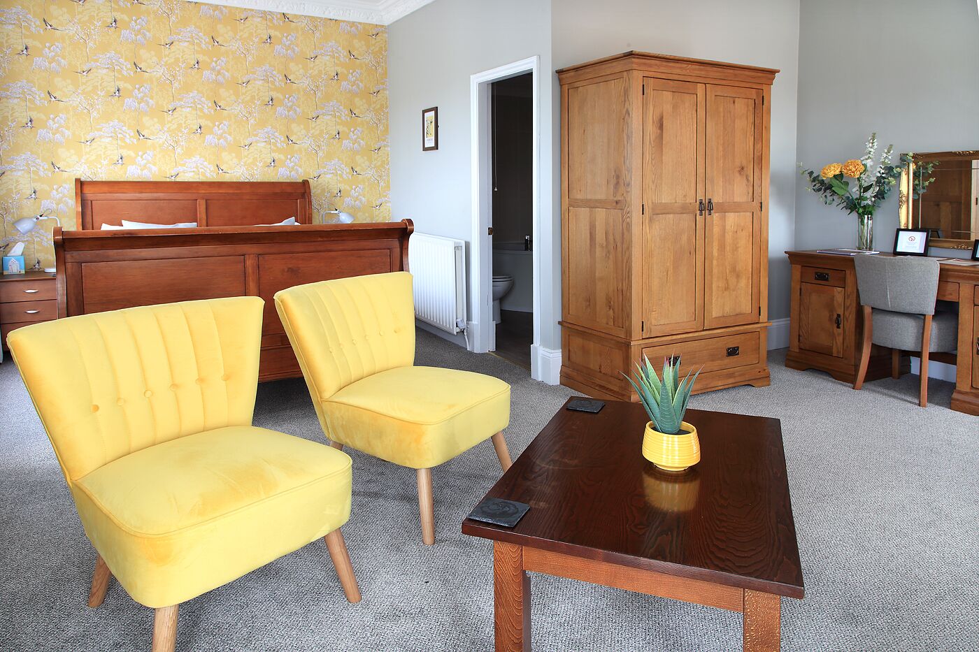 traditional suite, 1 double bed | 1 bedroom, desk, iron/ironing board, free wifi