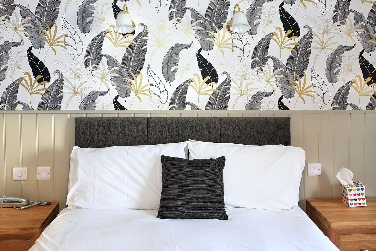 double room | 1 bedroom, desk, iron/ironing board, free wifi