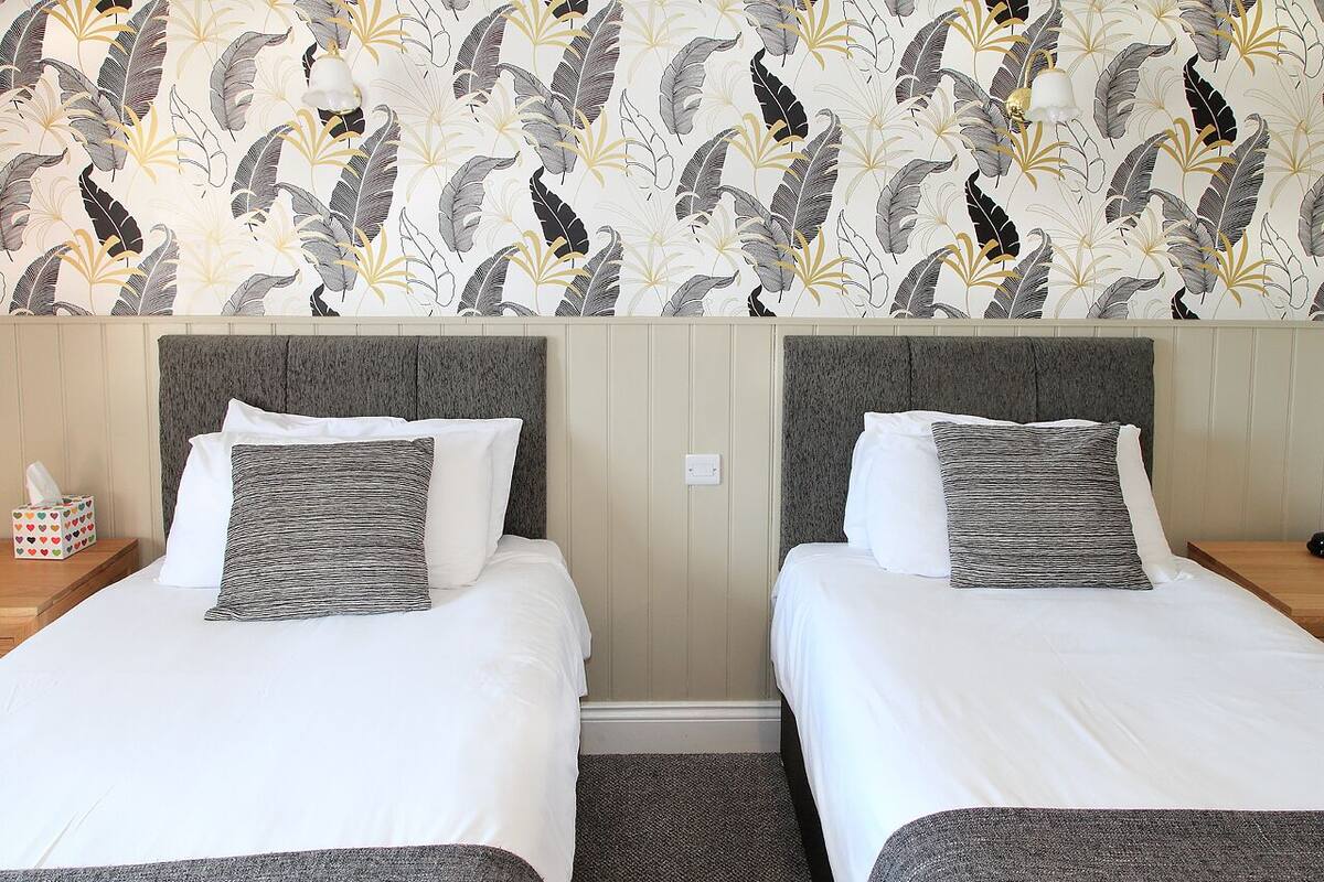 twin room | 1 bedroom, desk, iron/ironing board, free wifi