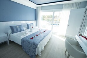 Memory-foam beds, in-room safe, desk, laptop workspace - Masd Mediterráneo Hotel & Apartamentos (Castelldefels)