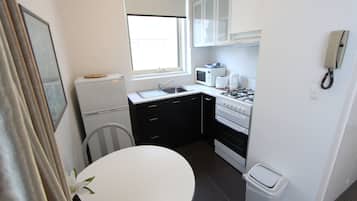Standard Apartment | Private kitchen | Fridge, microwave, stovetop, coffee/tea maker