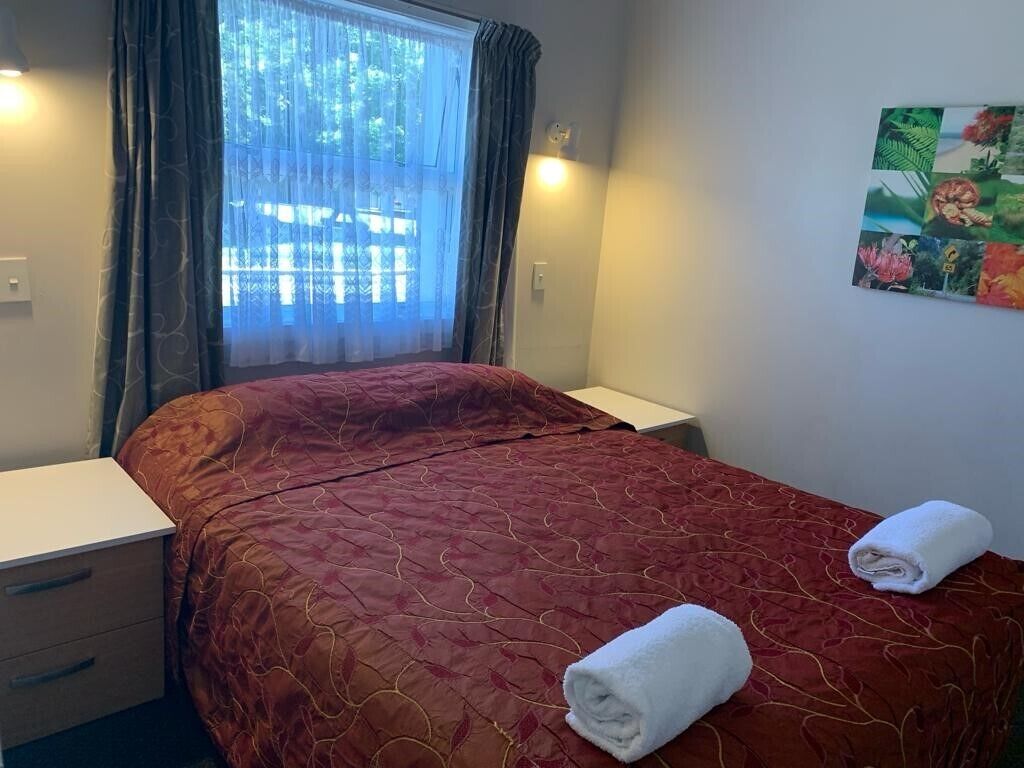 Quarto família, 2 quartos | Ferros/tábuas de passar roupa, roupa de cama