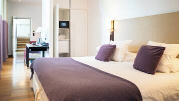 Deluxe tweepersoonskamer | 1 slaapkamer, luxe beddengoed, een minibar, een kluis op de kamer