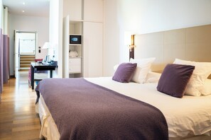 Deluxe Double Room | 1 bedroom, premium bedding, minibar, in-room safe - La Ferme de Bourran (Rodez)