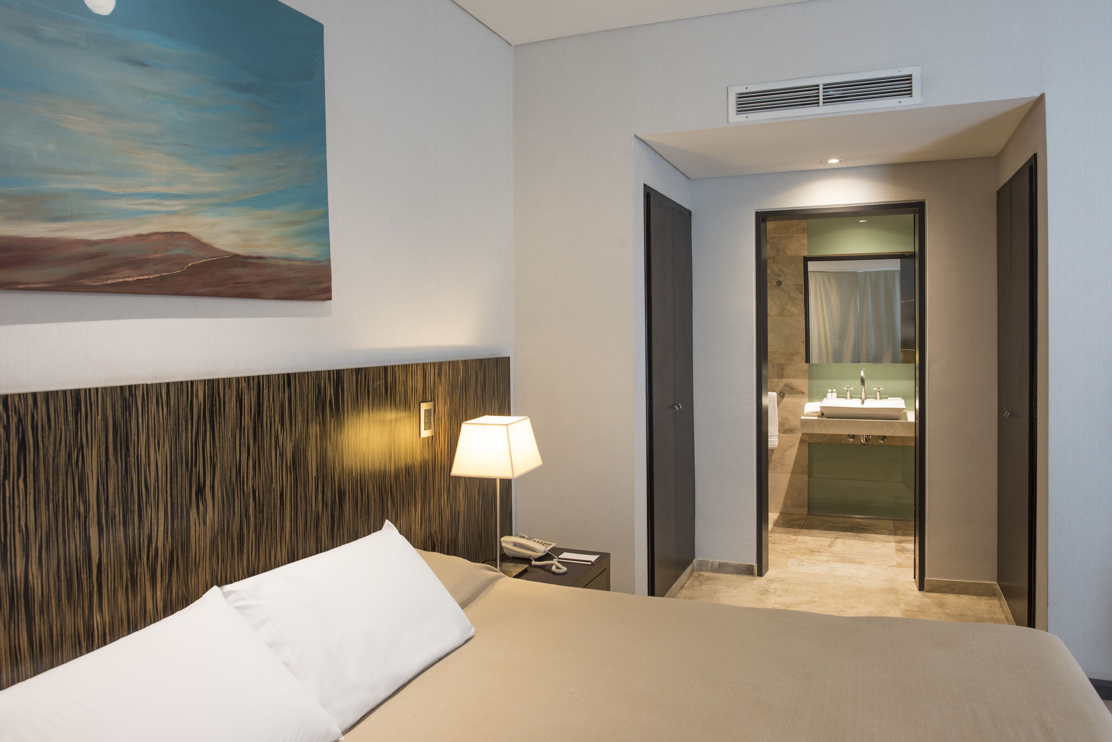 Hochwertige Bettwaren, Daunenbettdecken, Pillowtop-Betten, Zimmersafe