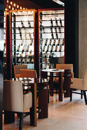 LED 电视、收费电影、办公室