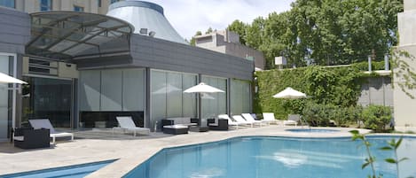 Outdoor pool, pool loungers