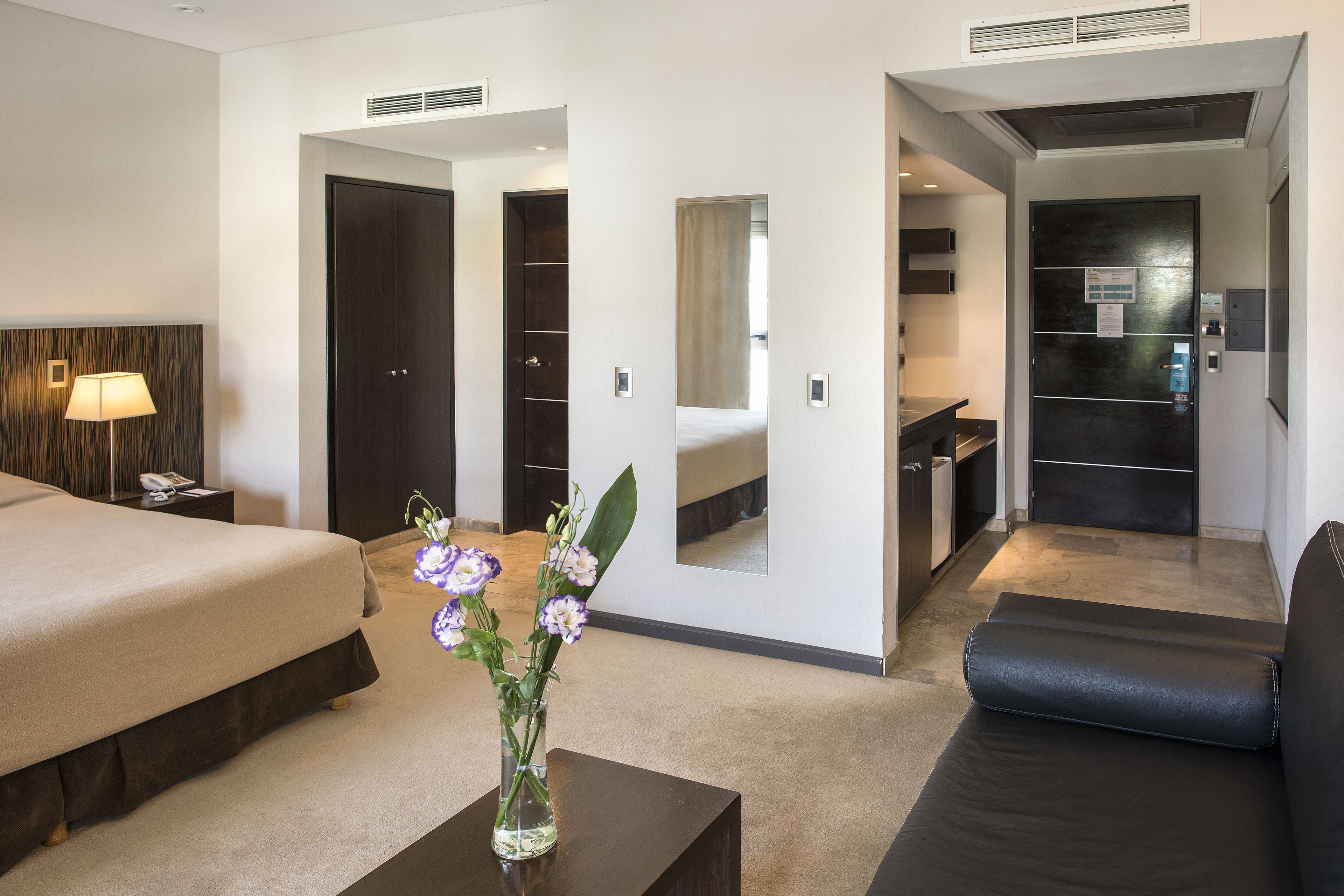 Hochwertige Bettwaren, Daunenbettdecken, Pillowtop-Betten, Zimmersafe