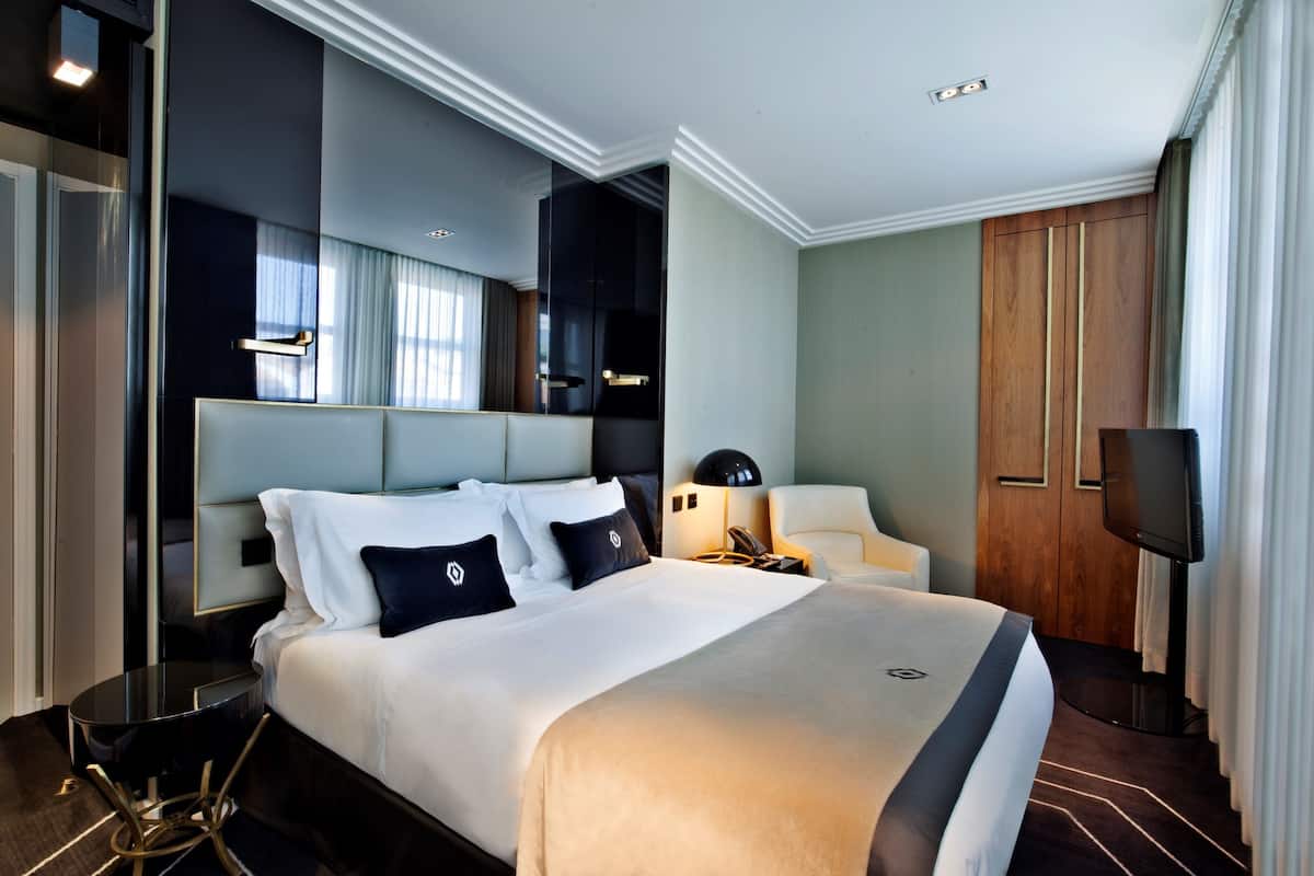 Classic Double Room | Hypo-allergenic bedding, in-room safe, soundproofing, free WiFi