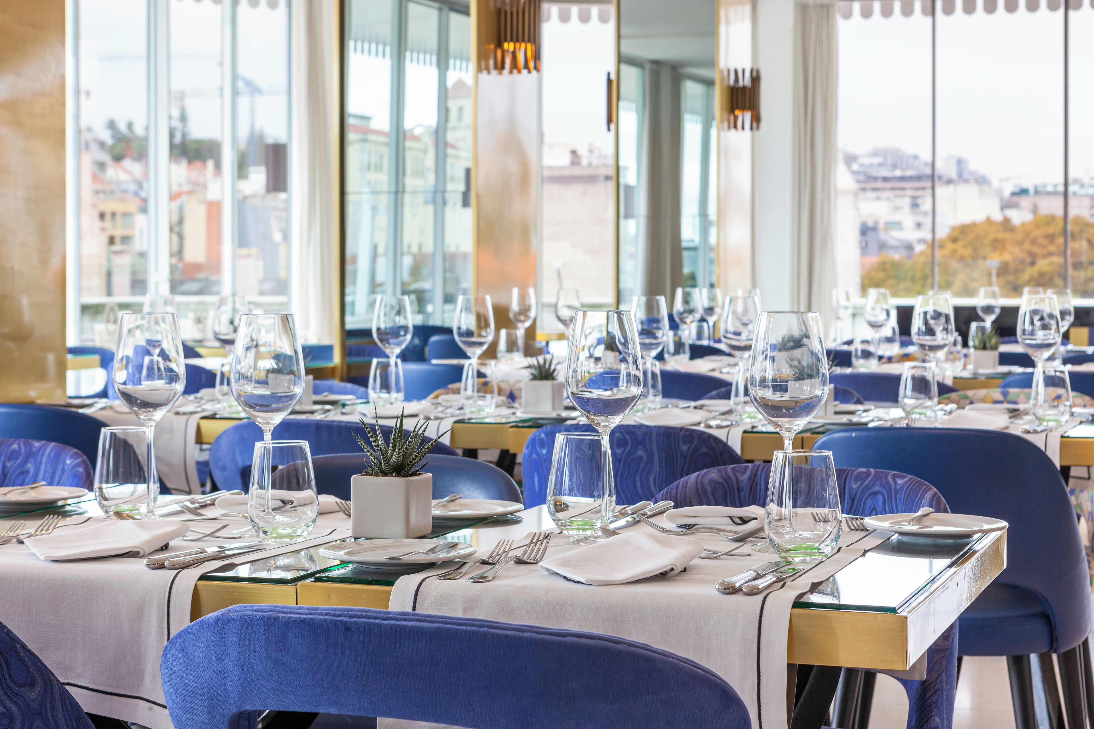 breakfast, lunch and dinner served