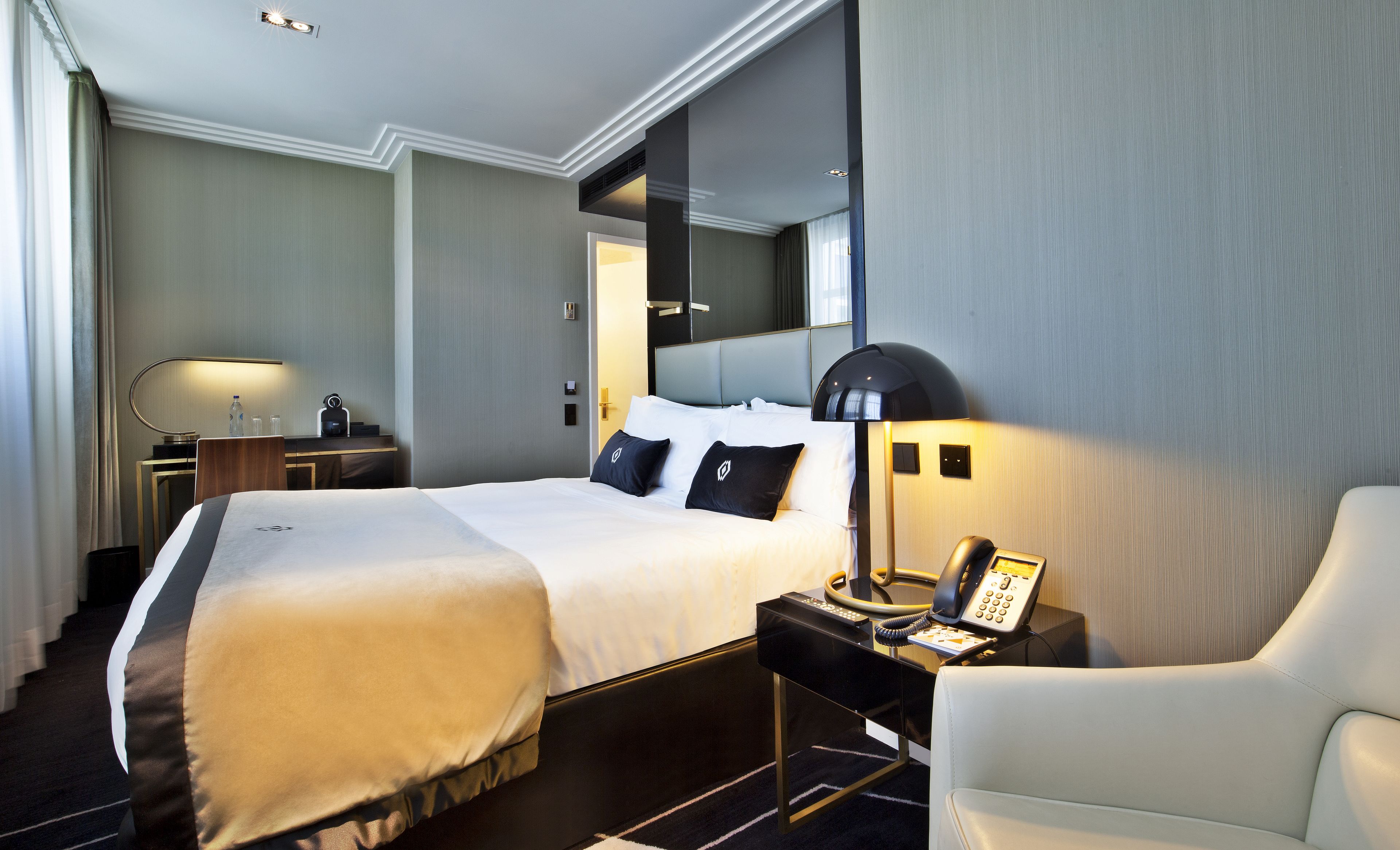 classic double room | hypo-allergenic bedding, in-room safe, soundproofing, free wifi