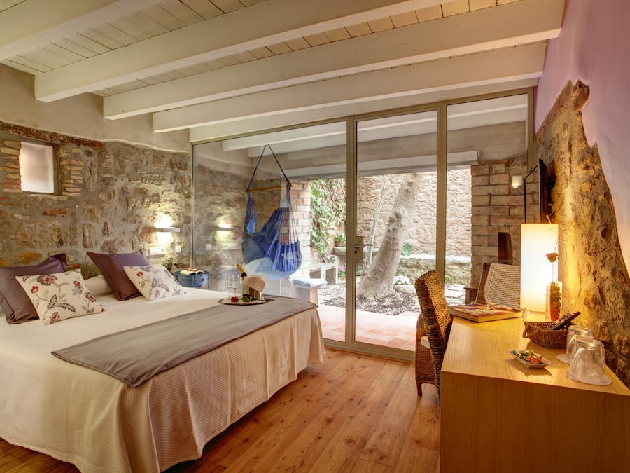 Minibar, in-room safe, desk, laptop workspace