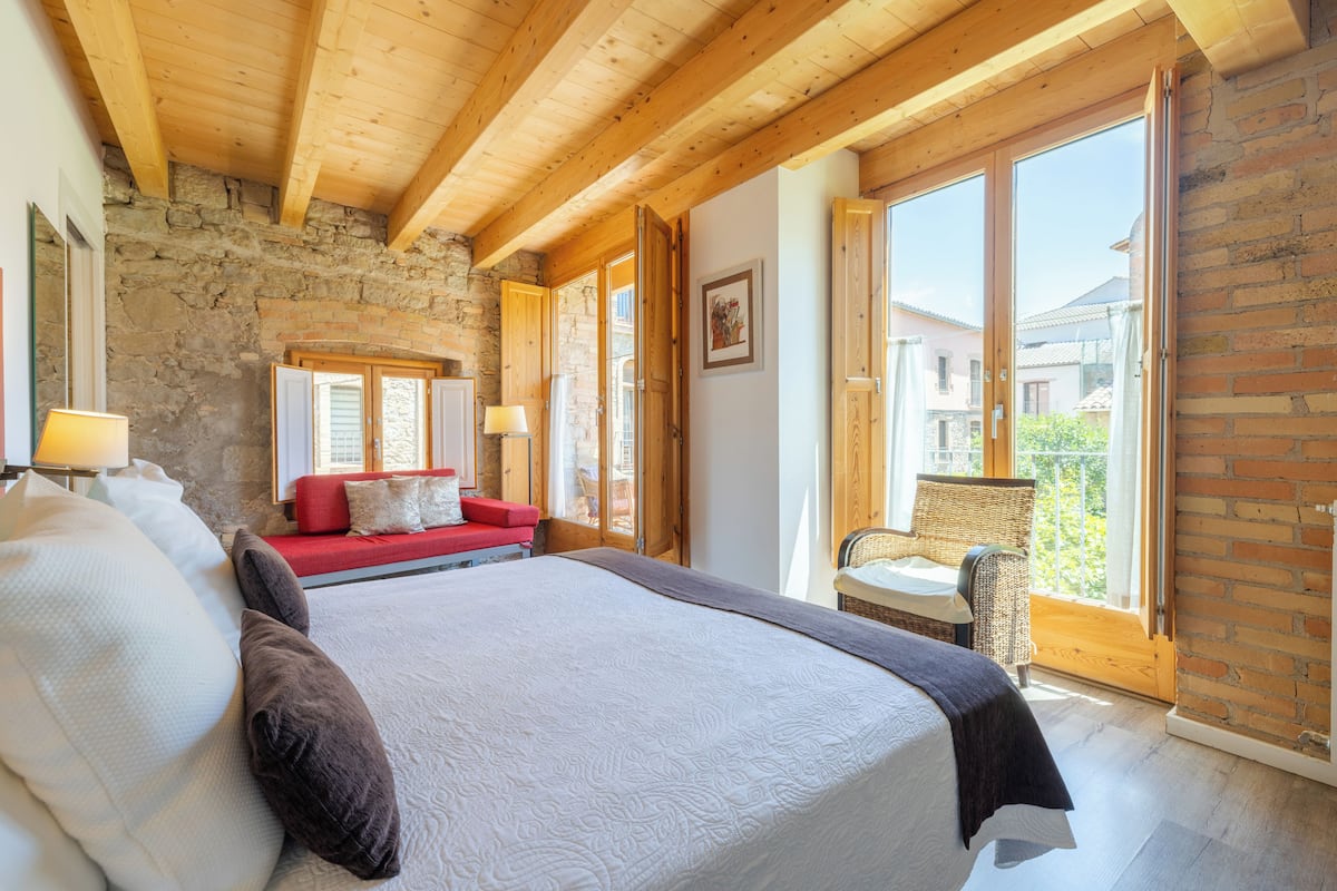 Superior Double or Twin Room, Garden View | Minibar, in-room safe, desk, laptop workspace