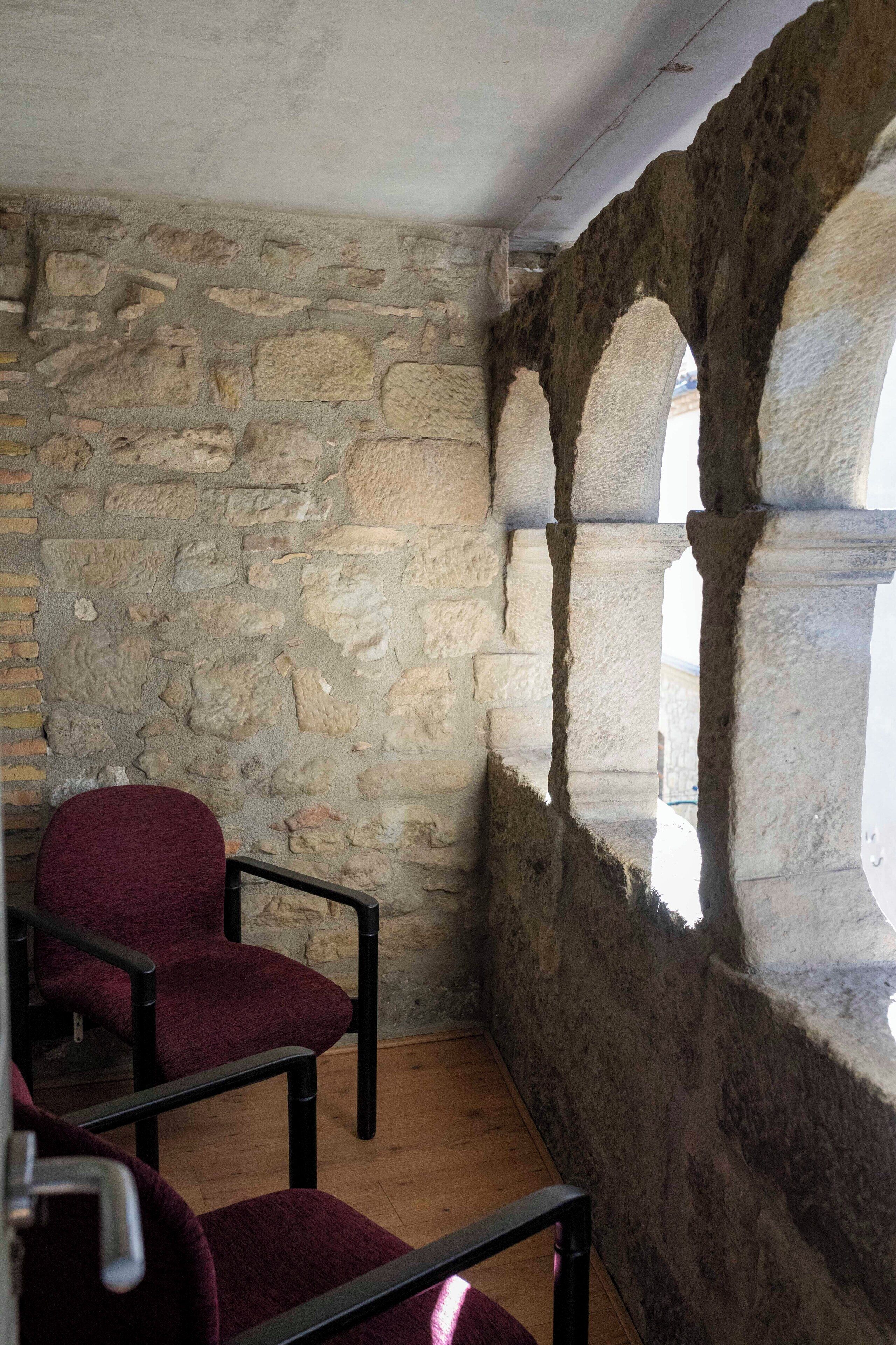 deluxe double or twin room, fireplace, city view | 1 bedroom, minibar, in-room safe, desk