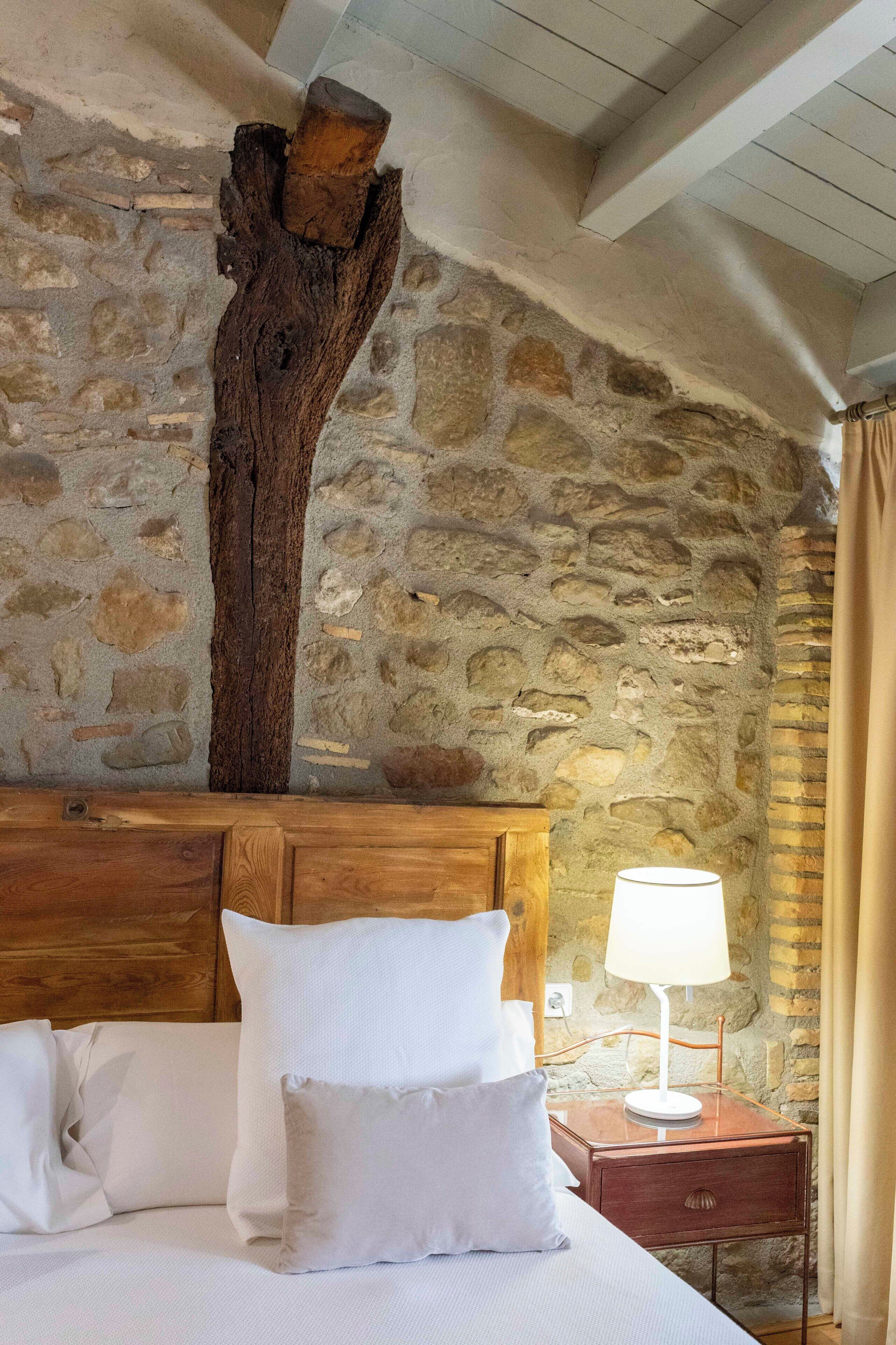 deluxe double or twin room, fireplace, city view | 1 bedroom, minibar, in-room safe, desk