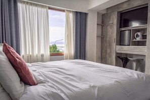 Standard Double Room, Canal View | Premium bedding, Tempur-Pedic beds, minibar, in-room safe -  Hostería y Restaurante América (Ushuaia)
