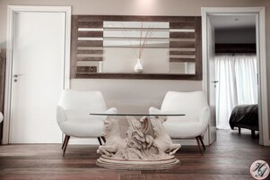 Ropa de cama de alta calidad, colchones Tempur-Pedic y minibar 