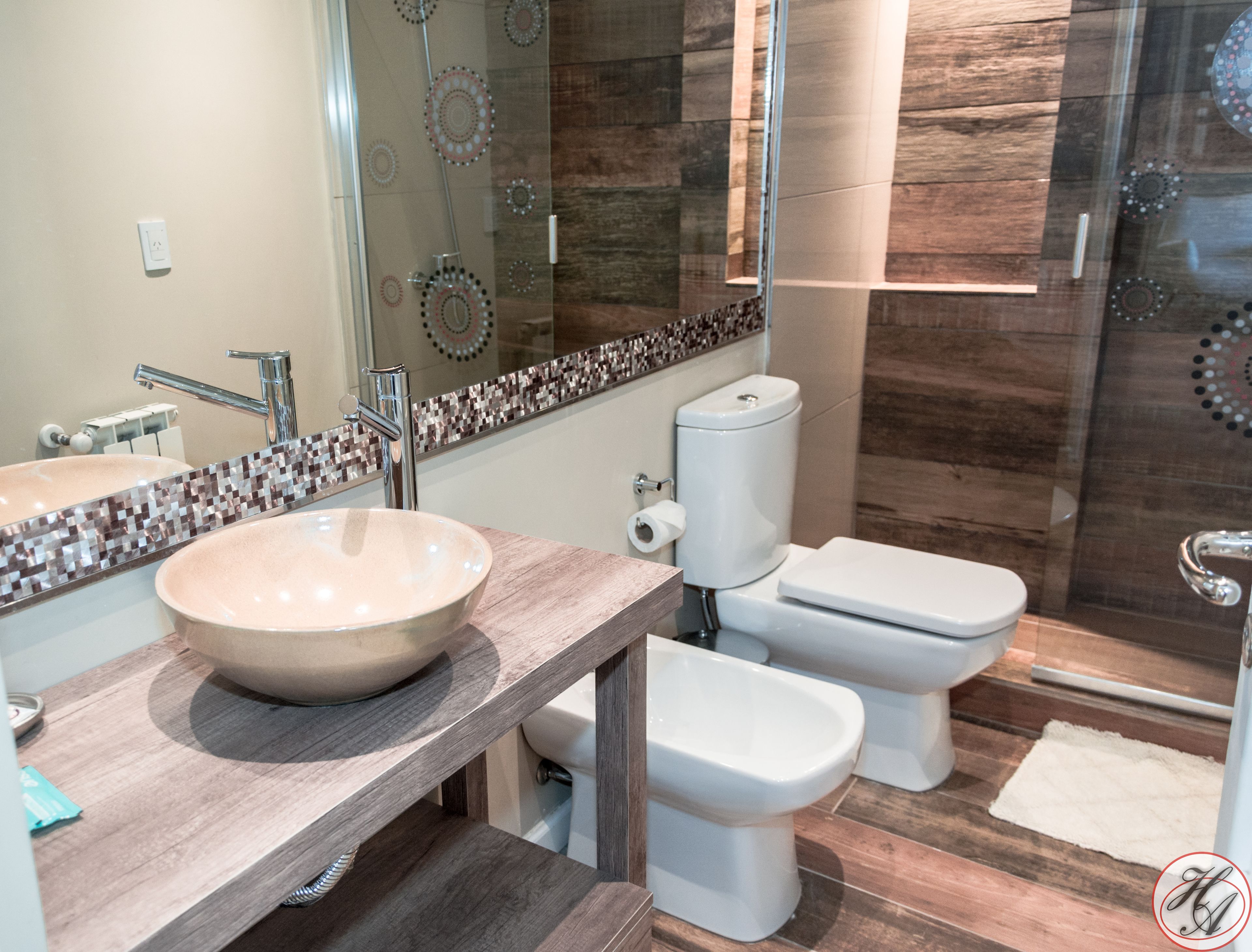 deluxe apartment | bathroom | bathtub, rainfall showerhead, hair dryer, bidet